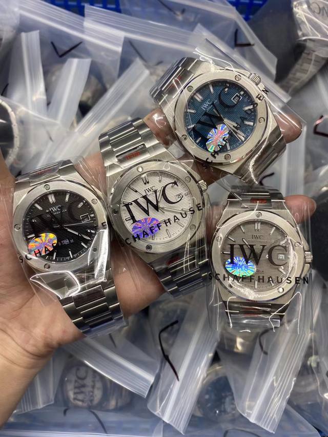 鲜明夺目，独具一格超越经典全新万国尊达工程师腕表40Mm，原装进口西铁城机芯,旋入式把头对版原装折叠扣，蓝宝石玻璃,细节到位高品质