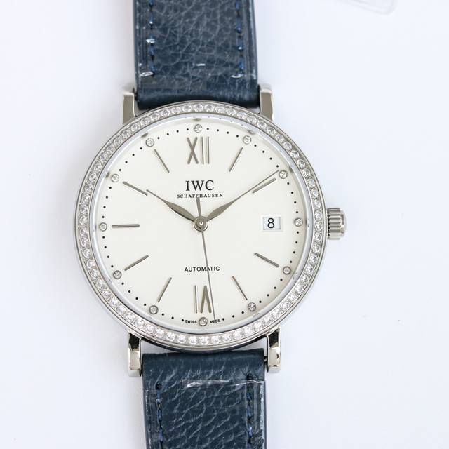 白钻 金钻 Iwc 万国 波涛菲诺系列-中装腕表37Mm 优雅的贵族气息结合无与伦比的视觉享受，神秘雅致，精湛非凡。Ot2 1腕表尺寸37Mm*9.2Mm。精致
