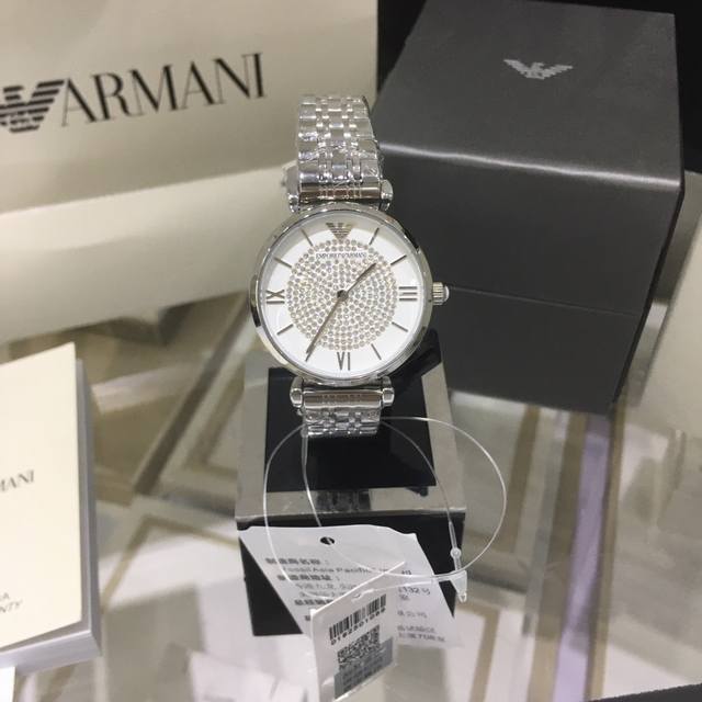 天猫旗舰店直邮 满天星女士手表型号：Ar1925316精钢壳带， 满天星的钻-采用水钻，统一从国外进口，因为钻的直径国内无法切割，矿物质玻璃镜面，蝴蝶双按扣，3