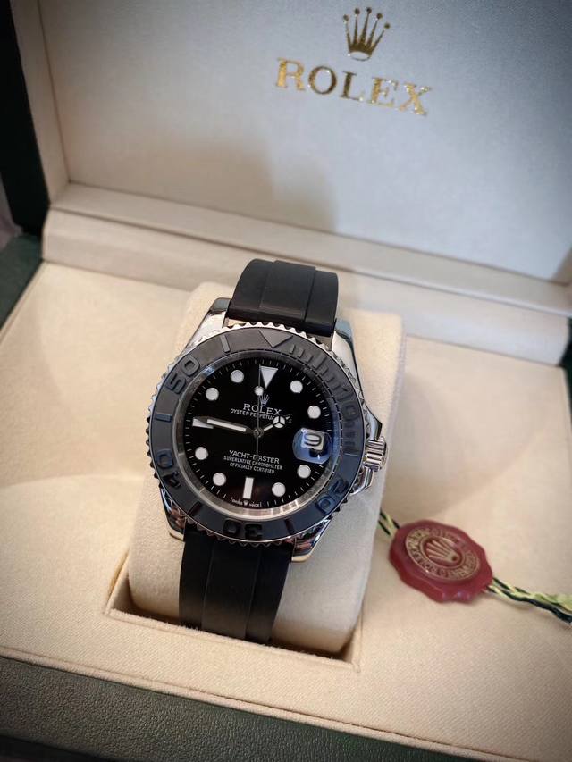 游艇名仕 超强稳定机芯 316L精钢外壳蓝宝石耐磨镜面防指纹陶瓷圈 舒适硅胶表带 原装保险扣 尺寸40Mm 可配包装