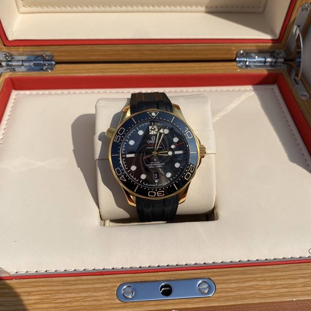 特价 欧米茄海马300米系列男表 V2升级版！钢带升级 带节宽度与正品一致，扣子可调整长度～欧米茄全新海马300 米42Mm 潜水腕表 1:全新海马300升级黑