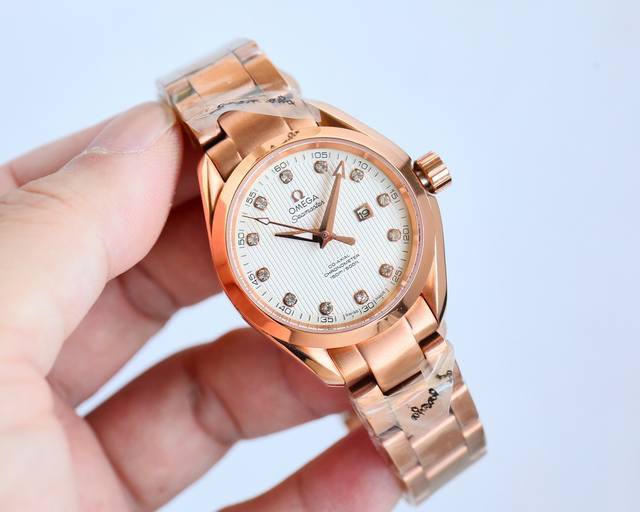 白钢 ，玫钢 ，钻50 新款欧米茄海马女款，原装1比1，采用女款8520同轴机械机芯细节质量各方面更加完美，316精钢表壳表链，圆弧形双面防反光耐磨损蓝宝石水晶