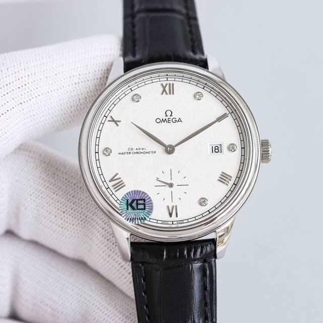 统一价： 第三代蝶飞典雅重磅登场 1Tw最新推出欧米茄蝶飞系列典雅小秒针款 全新升级版41表径同步官网 内部搭载欧米茄8802至臻天文台机芯 透过蓝宝石玻璃表背