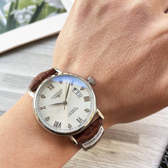 白 金 钢10 品牌:浪琴三针新品，商务休闲奢华大气类型：精致男士腕表新品表带：真牛皮表带舒适361精钢表带耐用机芯:进口西铁城机芯材料：蓝宝石防刮镜面高清，耐