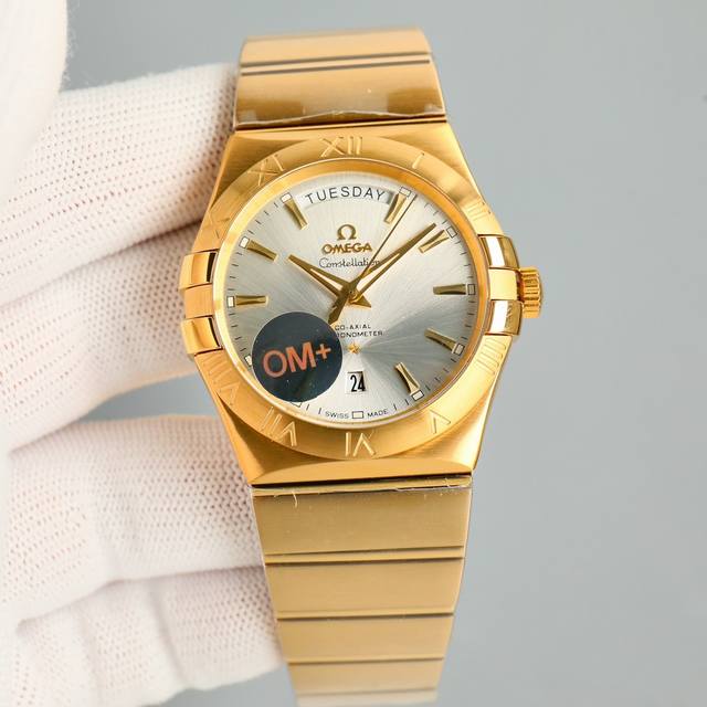 白钢 间金 全金 圆钻加50 罗马带钻加150 Om+Factory 独家新作 以经典之名，彰显非凡。38毫米同轴星期日历型星座系列男土腕表将星座系列的独特魅力