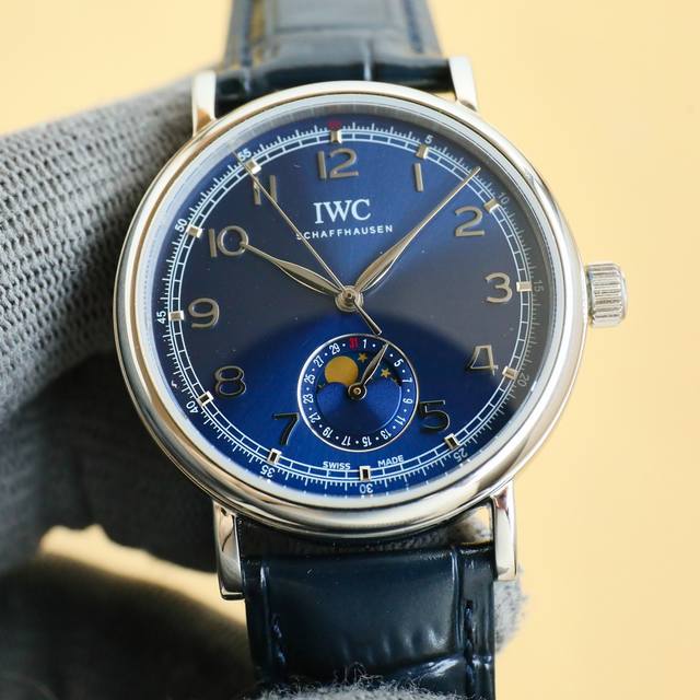 白 金 2025最新Iwc万国首推柏涛菲诺系列，指针式日历功能，万国月相系列.男士腕表，6字位真日历与24小时日月星辰功能最受欢迎的简洁，优雅，大气的正装风范手