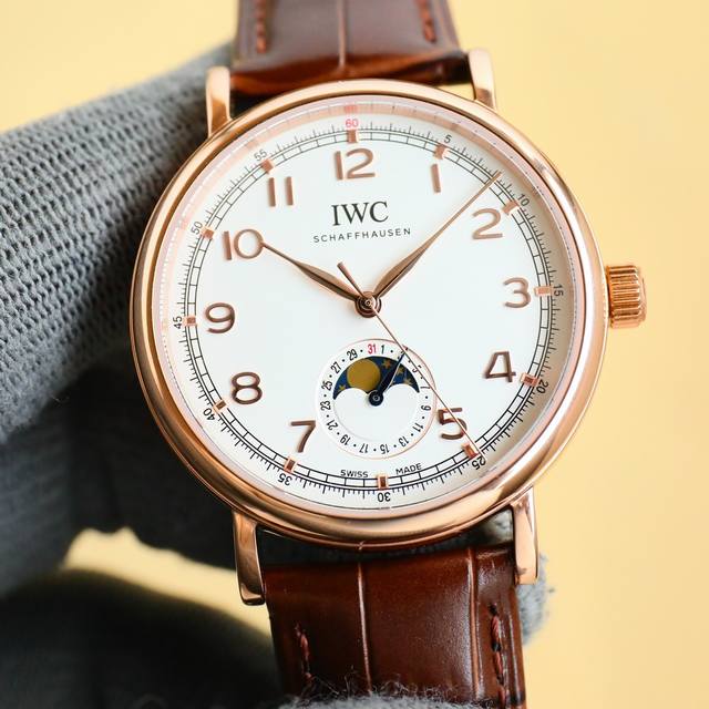 白 金 2025最新Iwc万国首推柏涛菲诺系列，指针式日历功能，万国月相系列.男士腕表，6字位真日历与24小时日月星辰功能最受欢迎的简洁，优雅，大气的正装风范手