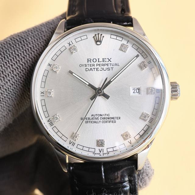 白 金 爆款主推 劳力士Rolex男士腕表 采用独特的表盘设计 搭配而来的是更高档奢华的劳力士， 初识劳力士必憧憬有朝一日能拥有它，戴上劳力士必顺风顺水必发达，