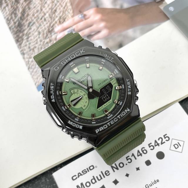 元新款上市 Casio 卡西欧官网新款上市！Ga2100 Gshock农家橡树金属壳手表尺寸49.3*44.4*11.8Mm 时尚大气立体表盘3D设计、无机玻璃