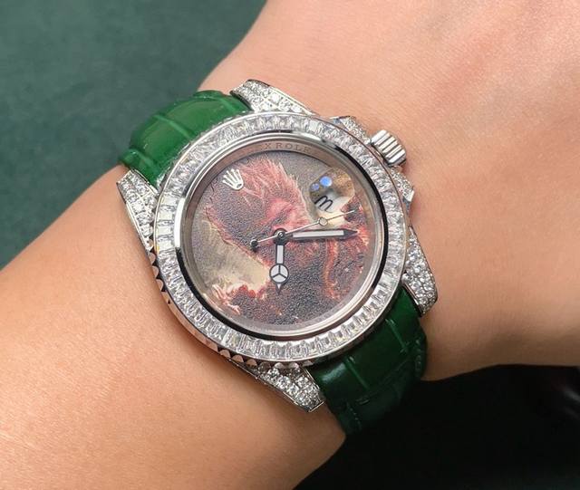 劳力士Rolex 黑神话悟空系列顶级玩物毒货，不喜欢撞款街表水鬼的你，他绝对是你的知音。用劳力士最经典的潜航系列水鬼作为原型，经过圈口的二次改装，然后镶嵌顶级天