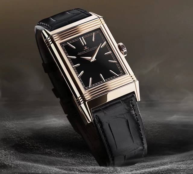 P： 积家翻转系列以蛇年新作，致敬灵蛇之瑞 Reverso Tribute Enamel 'snake'翻转系列珐琅腕表蛇年特别款