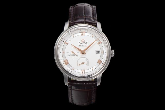 白 -金 Tw欧米家蝶飞系列多功能腕表，带来重大技术突破不仅完美实现原装所有功能，就连大小厚度也与原装无异市场独家厚度与专柜一致。表壳腕表尺寸39.5X12.5