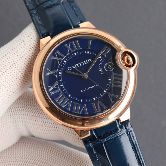 卡家18K金表 蓝气球系列男款42Mm机械到货，鳄鱼皮表带 机械表相比石英表虽然高端，但好多人并不是很了解机械表，所以可能因操作或常识性问题相比石英款会多出很多