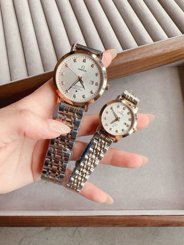 玫壳+20钢带20 欧米茄 情侣对表 原装进口石英机芯 矿物质玻璃镜面 316L精钢表壳 直径男40Mm女30Mm 厚8Mm如果今天的阳光停止了它耀眼的光芒。那