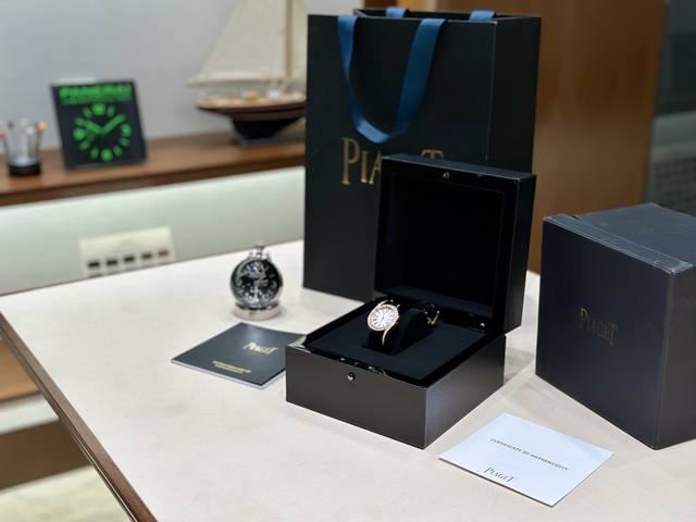 伯爵69Limelight Gala腕表超级版 正品级 鳄鱼皮表带，腕表尺寸32Mm运用一流的壳套打磨工艺，诠释伯爵优雅气质。表扣细节工艺，搭配施华洛世奇水钻，