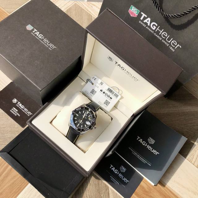 新款高颜值有货！Original Tagheuer,泰格豪雅竞潜系列专柜16500。 中号~41Mm表径，蓝宝石镜面，超强夜光指针，原装瑞士机芯，支持拆机验货，