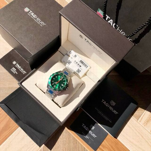 新款泰格豪雅颜高值新上线，硬货。Original Tagheuer,泰豪格雅F1系列 石英表，专柜1万+。蓝宝镜石面，超夜强光指针，原机装芯，支拆持机验货，～4