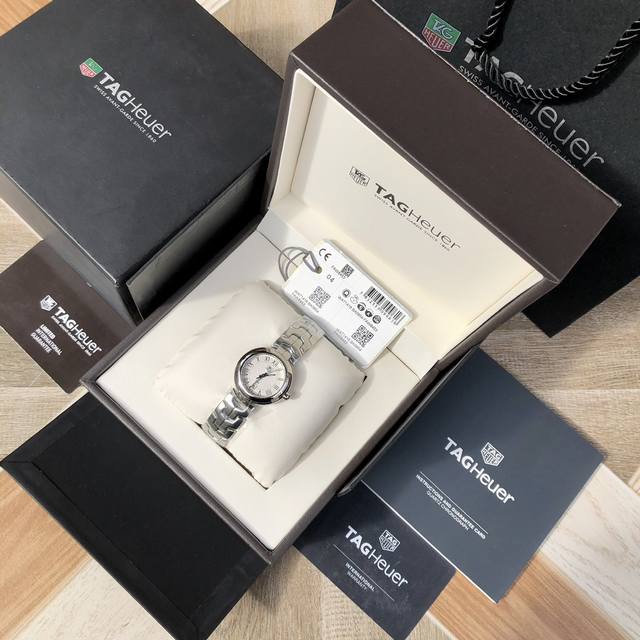 新款豪雅林肯系列女款到货！独家首发！温润细腻，清新淡雅，更显奢华！～29Mm表径，蓝宝石镜面，原装瑞士石英机芯，支持拆机验货，一表一码配吊牌，专柜同步！全新全套