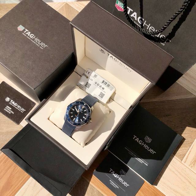 Original Tagheuer,泰格豪雅竞潜系列石英表！中号～41Mm表径，蓝宝石镜面，超强夜光指针，原装石英机芯，支持拆机验货，超高难度精钢拉丝工艺无法仿