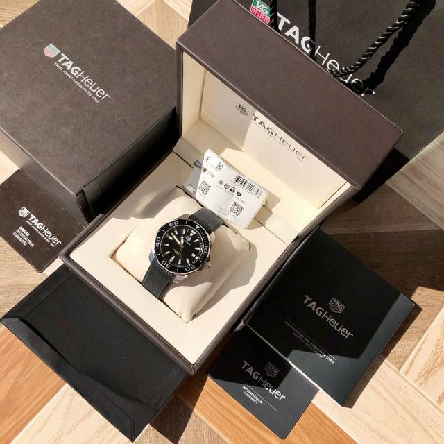 Original Tagheuer,泰格豪雅竞潜系列石英表！中号～41Mm表径，蓝宝石镜面，超强夜光指针，原装石英机芯，支持拆机验货，超高难度精钢拉丝工艺无法仿